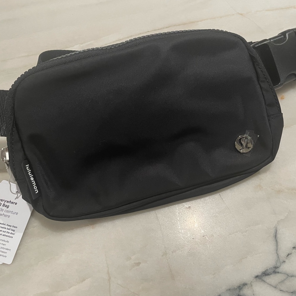 Lululemon Everywhere Belt Bag Black NWT